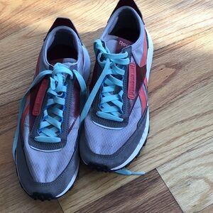 Reebok Women’s Classic Gray and Red Legacy Sneakers S 7.5